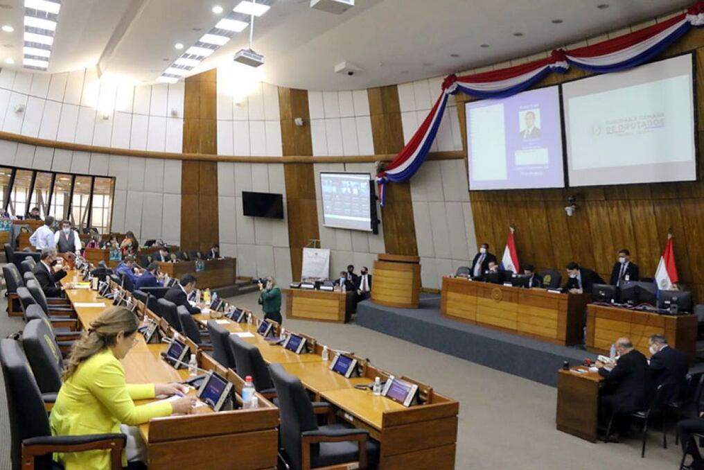 Diputados acepta el veto parcial del Ejecutivo al artículo 103 con respecto a las transferencias de dinero vía celulares. Foto Gentileza.