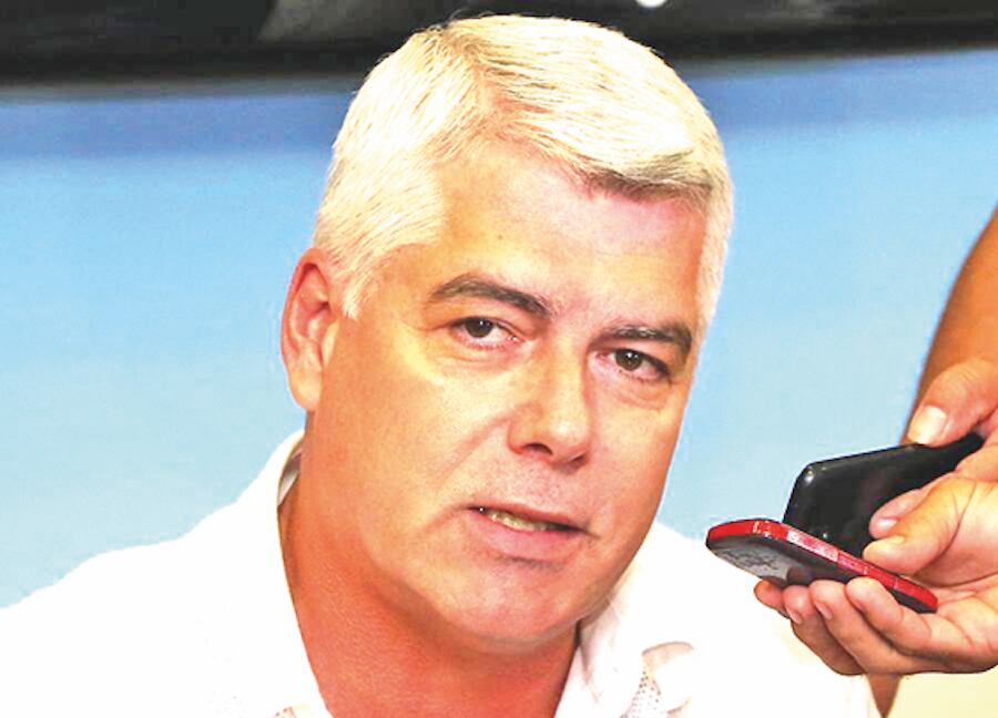 Arnoldo Wiens, ministro de Obras Públicas.