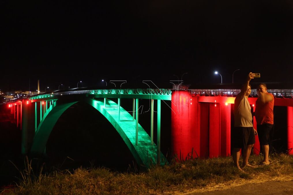 Vallas de seguridad y carteles indicadores todavía no fueron instalados hasta el mediodía de hoy y mientras eso no sea resuelto, no hay ingreso de público, indicaron. Foto: Gustavo Galeano.