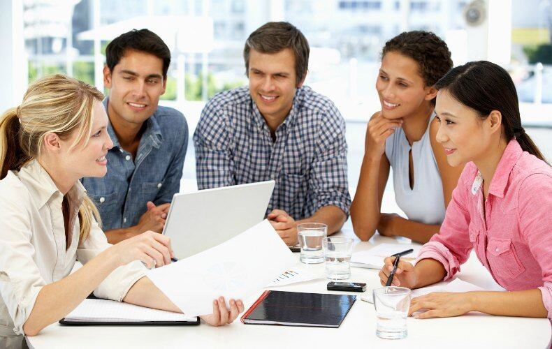 Con la metodología alemana dual, estudiantes son aprendices en las empresas, en parte estudian y trabajan a la vez. Foto: Gentileza (Ilustrativa).