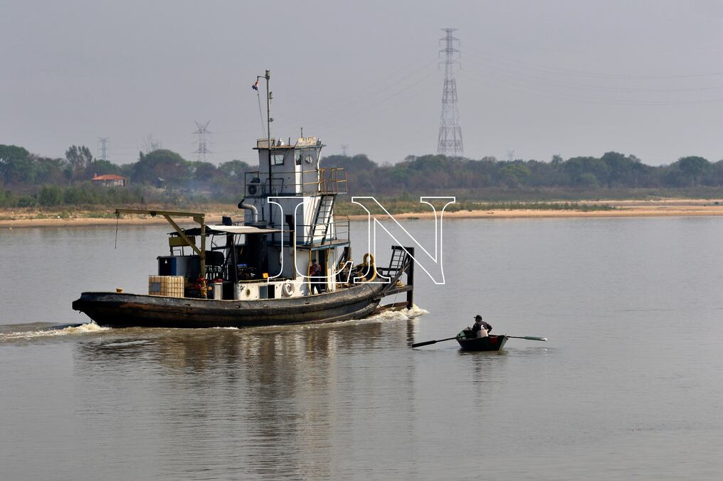 El río Paraguay cuenta con un histórico de -0,4 metros de baja que data de 1969, y que actualmente se encuentra muy cerca de esa métrica, según experto. Foto: Nadia Monges.