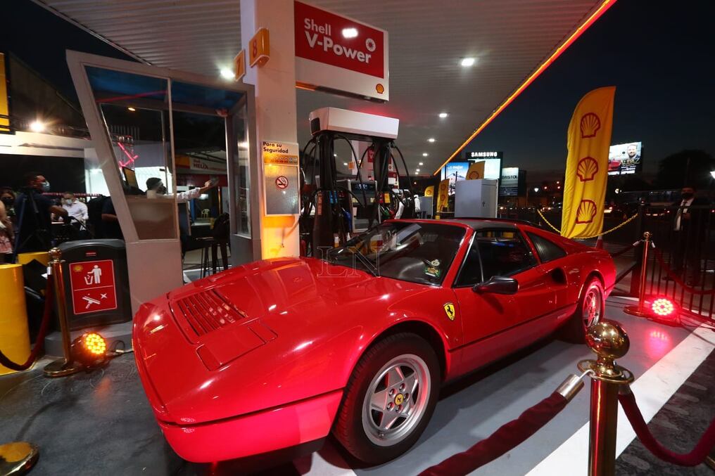 El emblema sobresale por su la alianza entre Ferrari y Shell Helix, seleccionado como el mejor lubricante del mundo por 16 años ininterrumpidos. Foto: Eduardo Velázquez.
