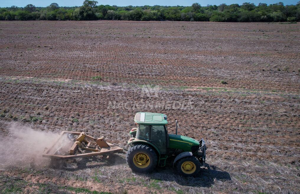 Hacienda busca coordinar proyectos de la mano de otras instituciones del Estado para que mediante un trabajo en conjunto se puedan implementar métodos para que nuestro país subsane las consecuencias que deja la sequía y otros fenómenos que afectan a nuestra economía. Foto: Archivo.