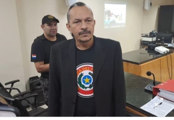 El senador electo Rafael Mbururu Esquivel asistió finalmente hoy al juicio oral en el Palacio de Justicia de Ciudad del Este. Pero fue suspendido por cuarta vez a causa de incidentes presentados por otros dos acusados en el proceso. FOTO: Gentileza (Captura de vídeo).