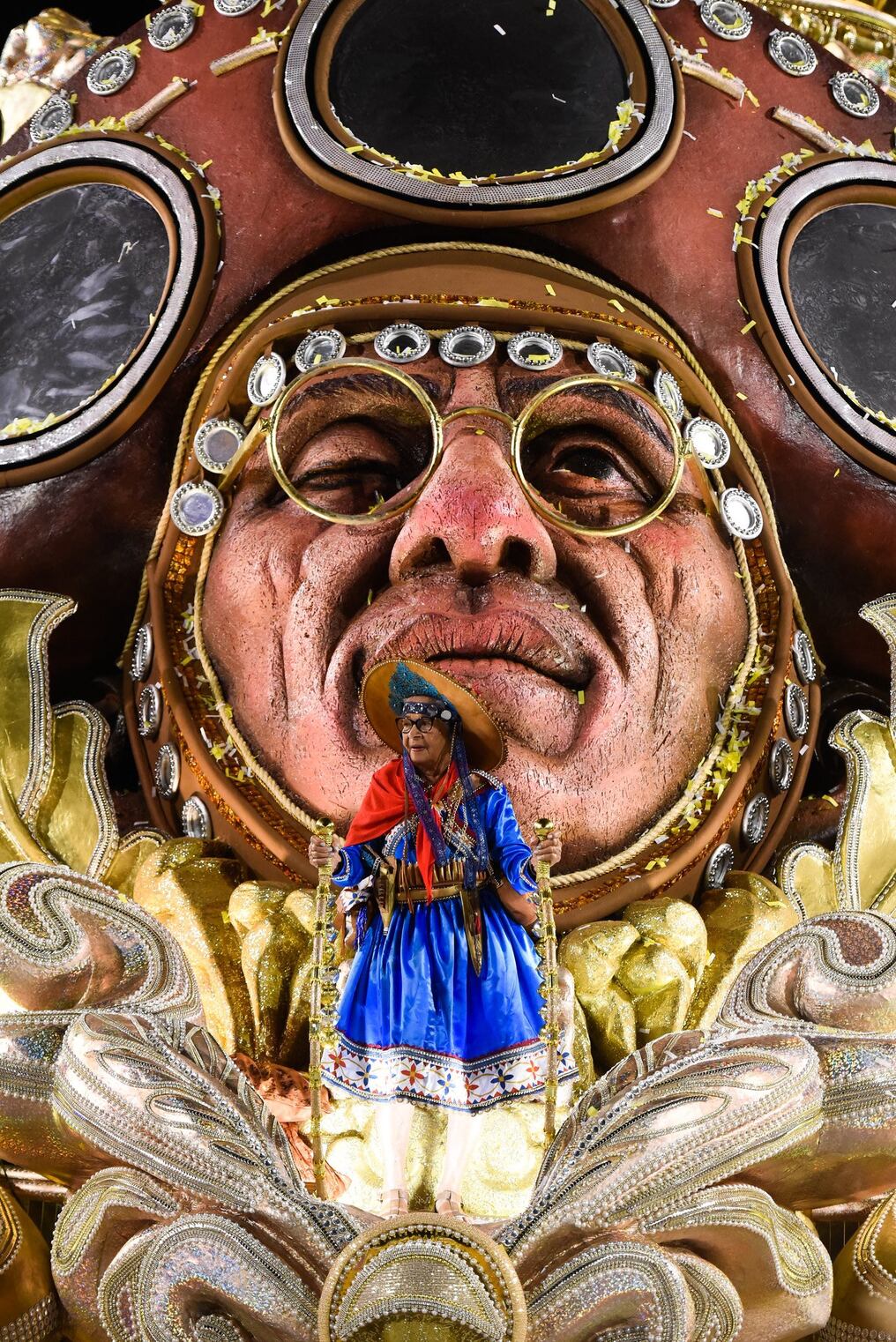 Un desfile oscuro sobre un héroe polémico, el “Robin Hood brasileño”, conocido como Lampiao, fue premiado en la competencia. Foto: @RioCarnaval.