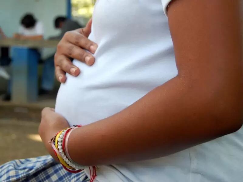 La niña de 12 años quedó embarazada tras ser abusada sexualmente por su padre biológico. Foto: ilustrativa.