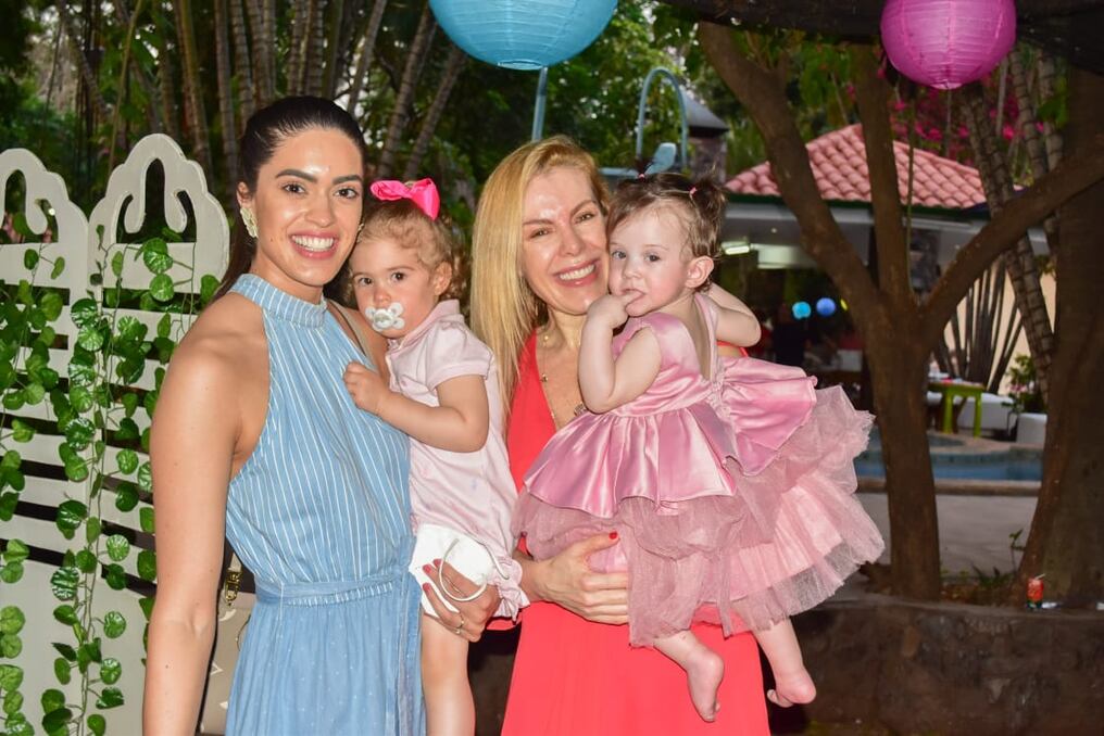 La extop Paola Hermann festejó por todo lo alto el primer cumpleaños de la encantadora Sophia, su primera nieta. Foto: Gentileza.