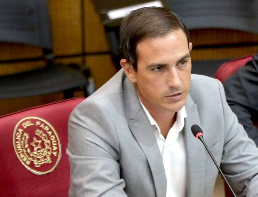 El senador Stephan Rasmussen explicó que la decisión del Senado de rechazar el veto total, lo que hace es rehabilitar las transferencias directas por parte de las gobernaciones de manera discrecional. Foto: Archivo.