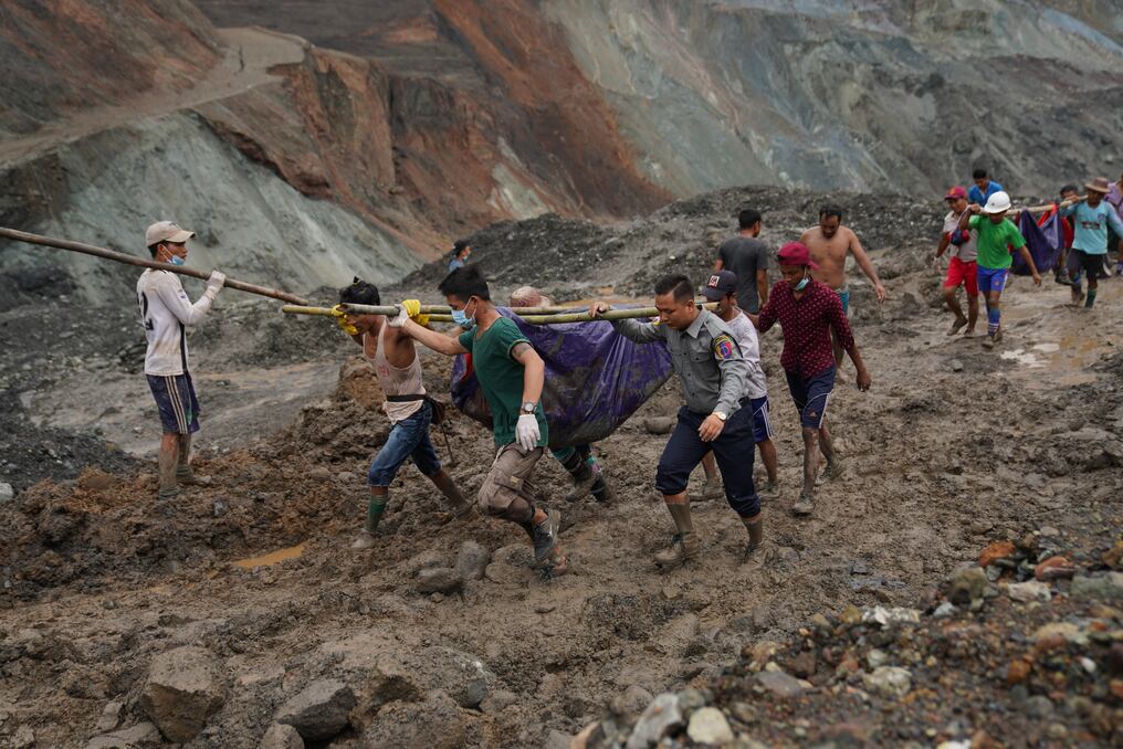 El balance total hasta el momento es de 126 muertos, según informaron bomberos de Birmania en su página de Facebook. Foto: AFP.