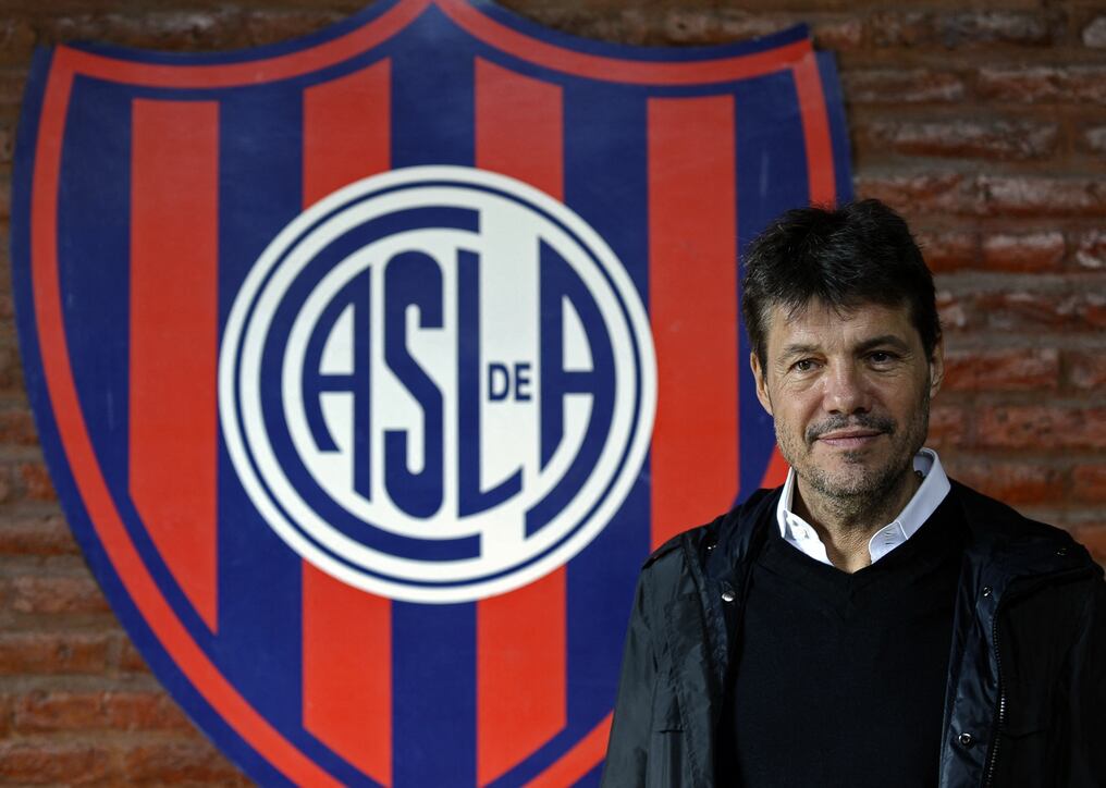 El empresario y popular animador de la televisión argentina dejó de ser presidente del club de la primera división envuelto en una prolongada crisis futbolística. Foto: AFP.