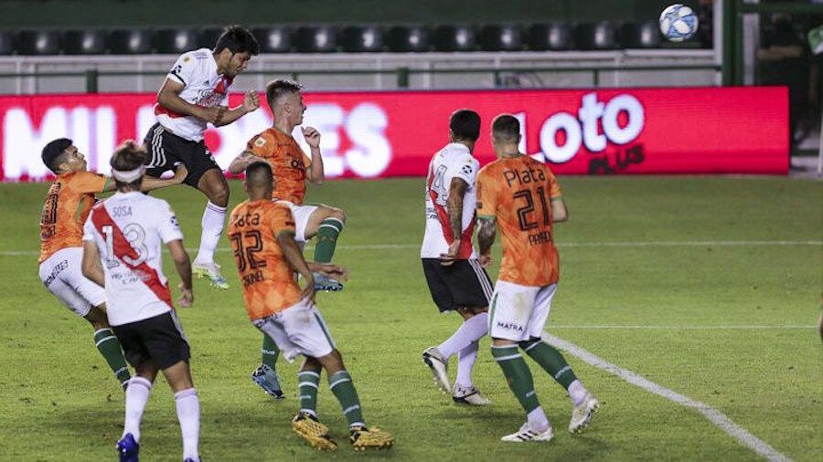 Impresionante salto de Robert Rojas para anotar de cabeza en la victoria de River Plate.FOTO:CONMEBOL