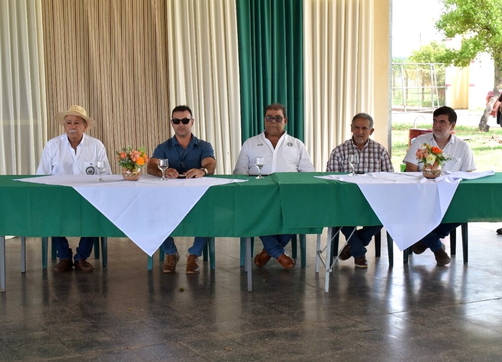 Autoridades presentes durante la presentación del nuevo presidente. Foto: Gentileza.