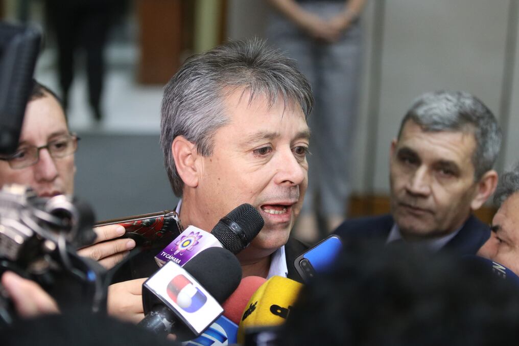 El presidente de la Cámara de Diputados, Carlos María López, dijo que el hecho de que Petropar haya solicitado ampliación presupuestaria en fuente 30 implica que hay ganancias en la venta de combustible. Foto: Emilio Bazán.