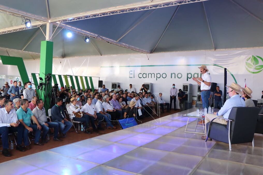 Un amplia auditorio siguió las conferencias de los especialistas de Basanomics. Foto: Gustavo Galeano.