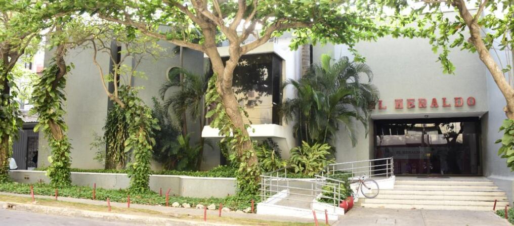 Una pareja de hombres armados ingresó a las instalaciones del diario de mayor circulación en el Caribe colombiano y le exigieron a periodistas publicar un mensaje de un cabecilla mafioso. Foto: El Heraldo.