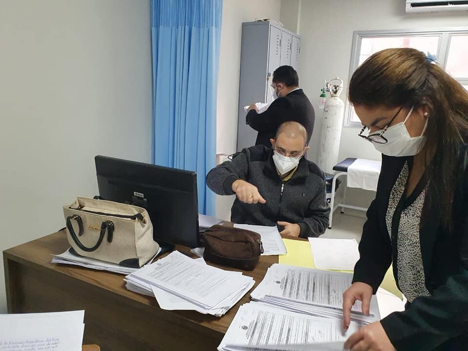 Un equipo de fiscales realiza desde ayer una serie de constituciones en hospitales para indagar denuncias por la vacunación. Foto: Gentileza.