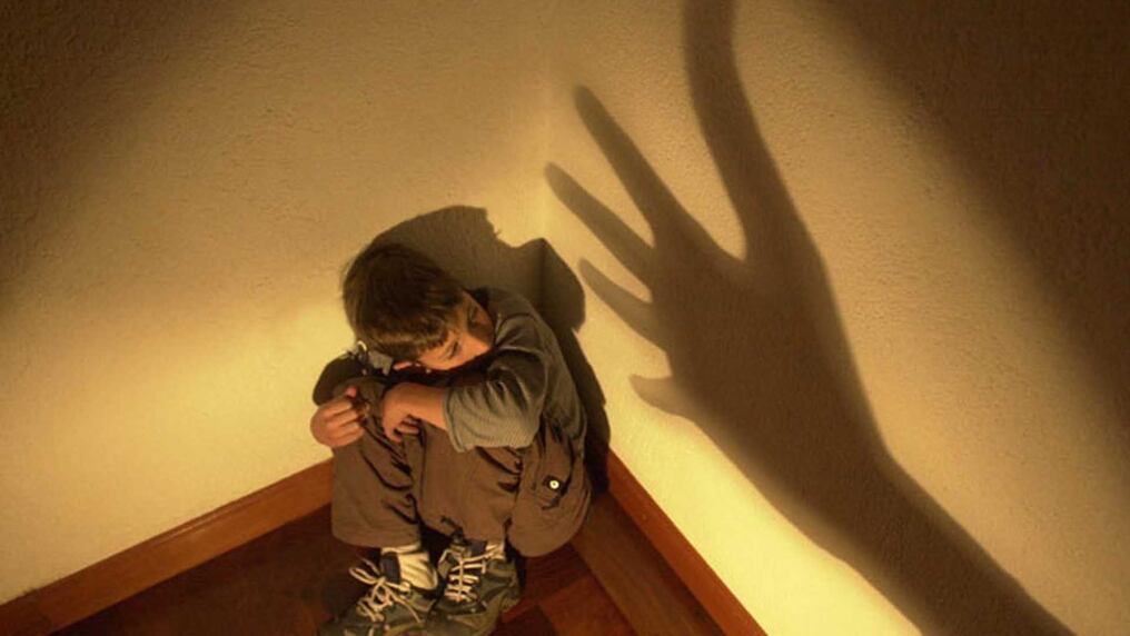 La denuncia indica que dos de los menores, varones de seis años, eran maltratados sistemáticamente de manera física y psicológica por el padrastro en una vivienda ubicada en Ñemby. Foto: Ilustrativa.