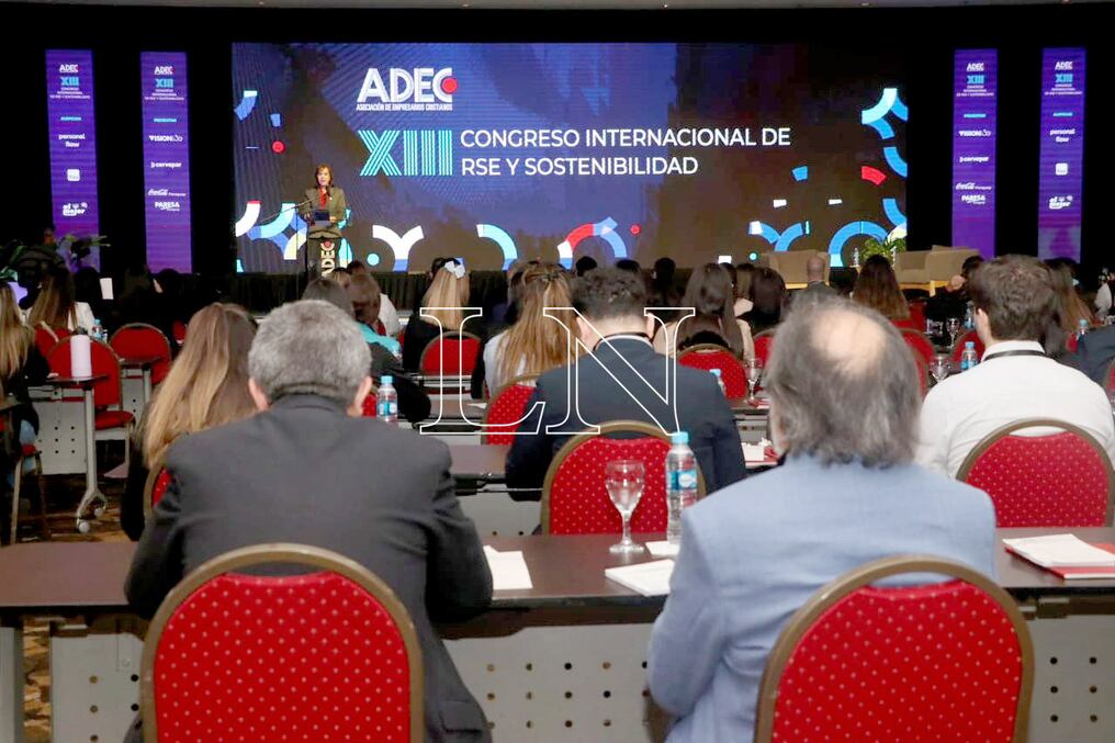 La presidenta de ADEC recriminó que la lógica política no ha cambiado históricamente, condenando a las generaciones futuras a estar en la brecha de la pobreza. Foto: Emilio Bazán.  
