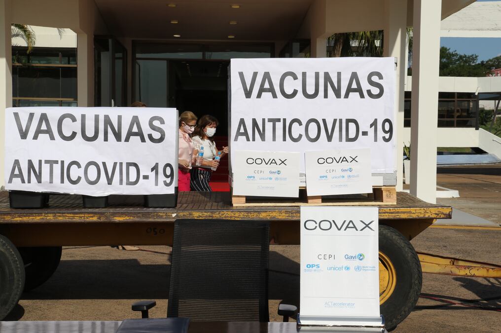 Con las 64 mil dosis se tiene planificada completar la vacunación de todo el personal de blanco, para luego iniciar con el operativo de vacunación para la población de riesgo. Foto: Archivo.