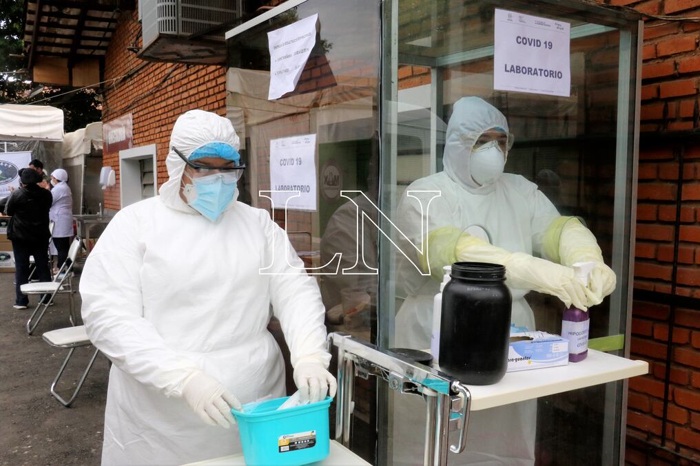 El doctor Robert Núñez mencionó que observa también que la gran mayoría que se realiza el PCR corresponde a personas en edades que no desarrollan de forma grave la enfermedad. Foto: Archivo. 