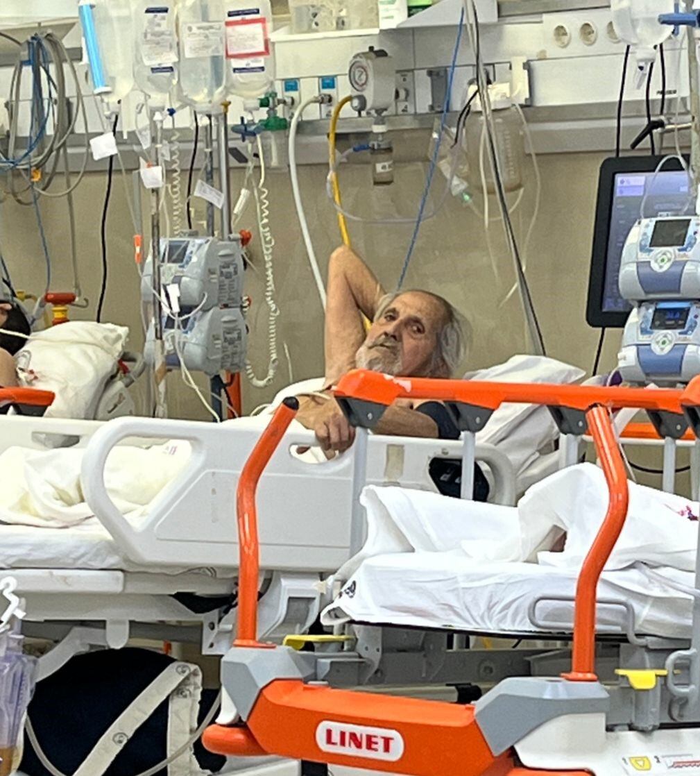 La familia Samudio sigue en pie de guerra exigiendo al IPS una explicación sobre la presunta mala praxis a la que habrían incurrido dos cirujanos residentes del Hospital Central al amputar la pierna errónea de don Ramón, paciente de la previsional. Foto: Universo 970.