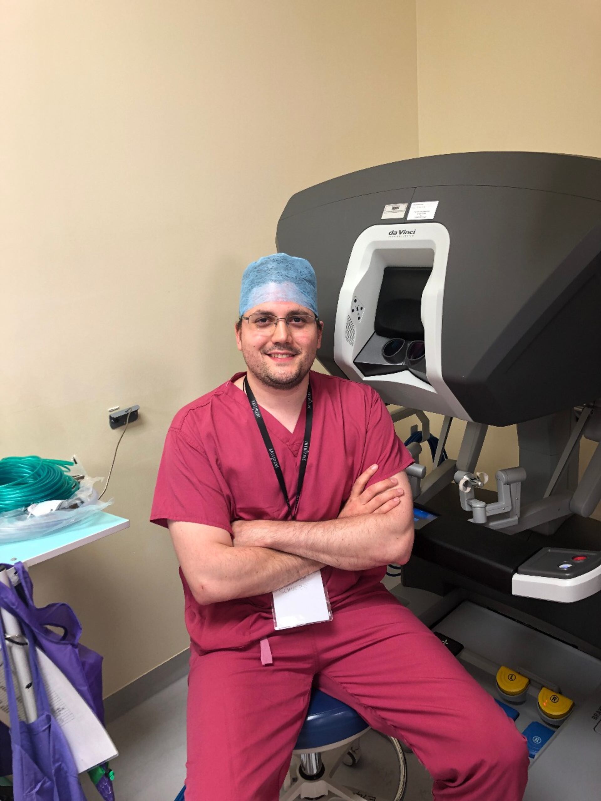 Federico Fernando Espínola Schulze es nuestro paraguayo sobresaliente de la semana porque con miras a crear el primer Centro de Entrenamiento y Simulación en Cirugía en el país realizó la maestría en Cirugía Mínimamente Invasiva Avanzada en Londres. Foto: Gentileza.