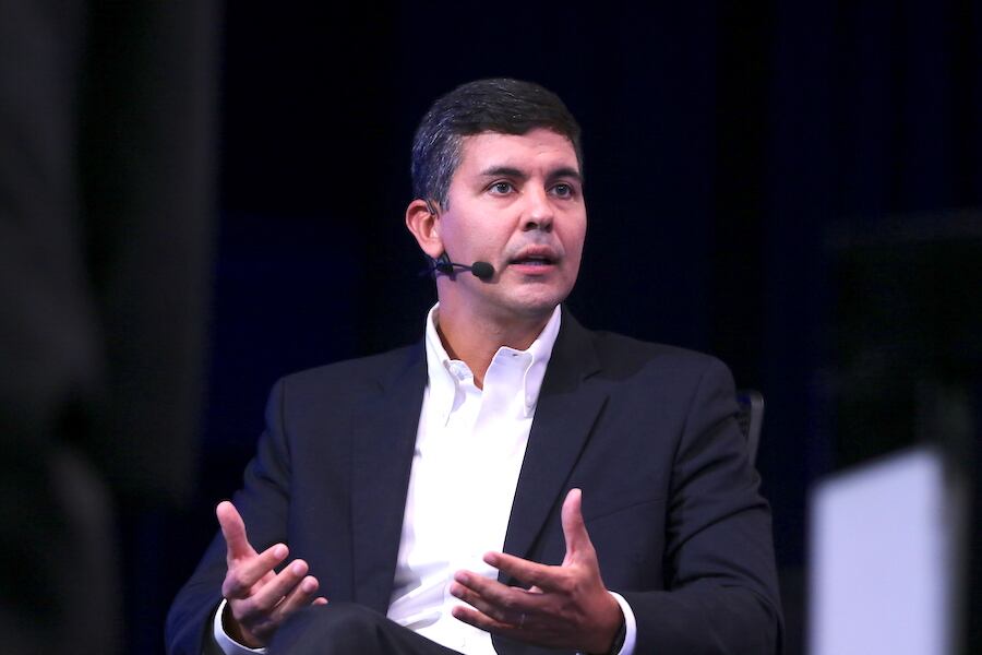 Santiago Peña se posiciona como el candidato de preferencia para la Presidencia de la República, con el 33,8%, sobre el 16% que eligió el nombre de Hugo Velázquez. FOTO:ARCHIVO