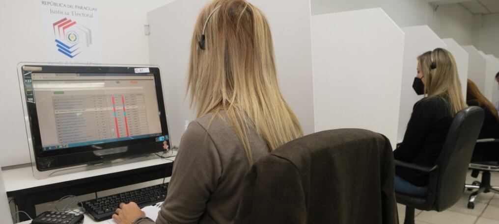 Se procedió a la prueba de escaneo y transmisión del 100% de las Actas TREP del sistema digital desde los locales de votación con conectividad. Foto: Gentileza.