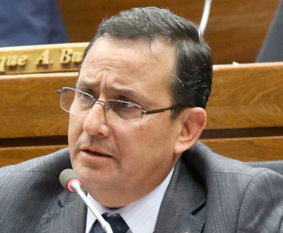 Pastor Vera Bejarano reclamó que hasta ahora con tres días de sesiones consecutivas, el Gobierno no está dando señales claras y de cooperar para que se concrete el juicio político. Foto: Archivo.