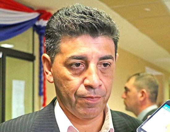 El senador Víctor Ríos considera que la gestión del actual gobierno es muy débil en varios aspectos. Foto: Christian Meza.