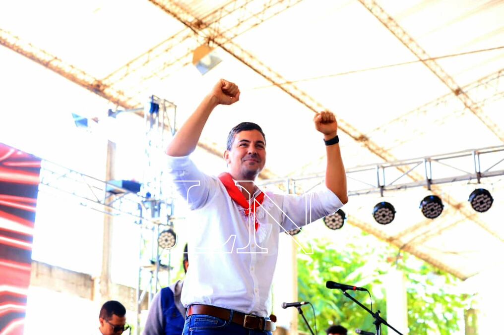 Galaverna resaltó este martes la precandidatura presidencial de Santiago Peña por el movimiento Honor Colorado, al observar que existe una gran preferencia hacia la figura del economista y exministro de Hacienda con miras a las próximas pugnas electorales en el país. Foto: Jorge Romero.