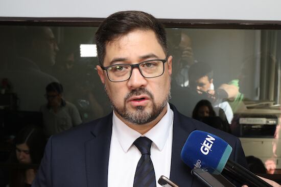 Pedro Ovelar, defensa del expresidente Cartes, aclaró que la notificación forma parte de la causa. Foto: Christian Meza