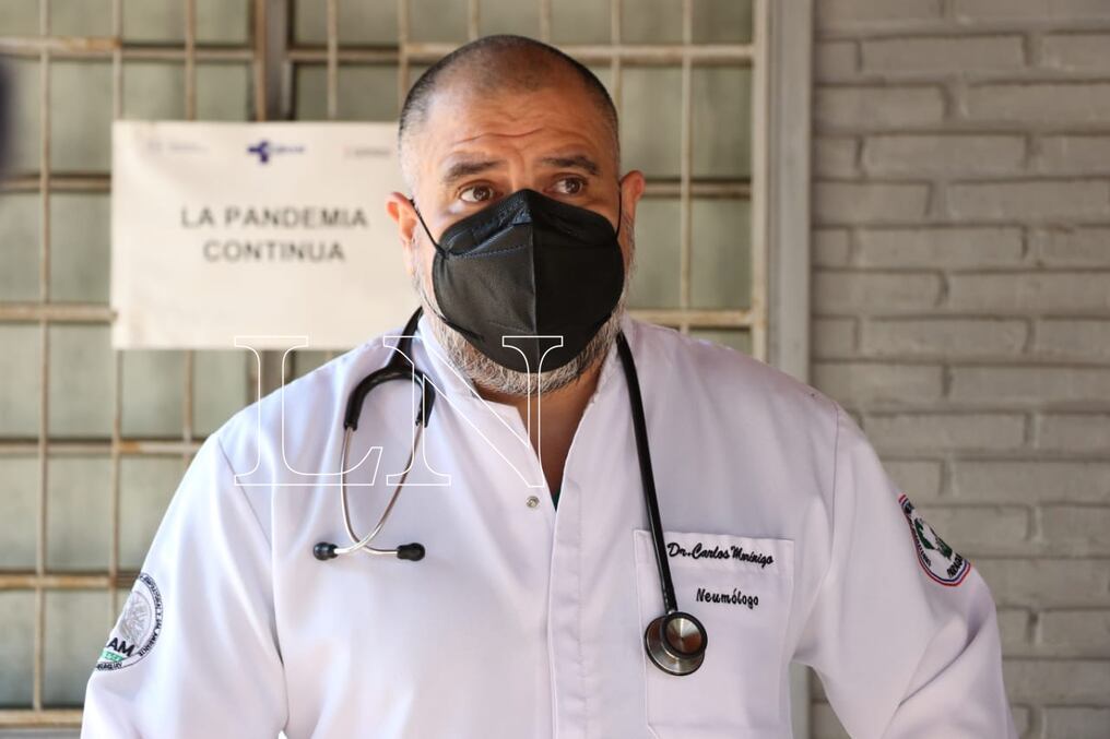 El neumólogo Carlos Morínigo pidió a la ciudadanía no bajar la guardia con los protocolos sanitarios e insistir con la vacunación ante la aparición de la variante ómicron del COVID-19. Foto: Archivo.