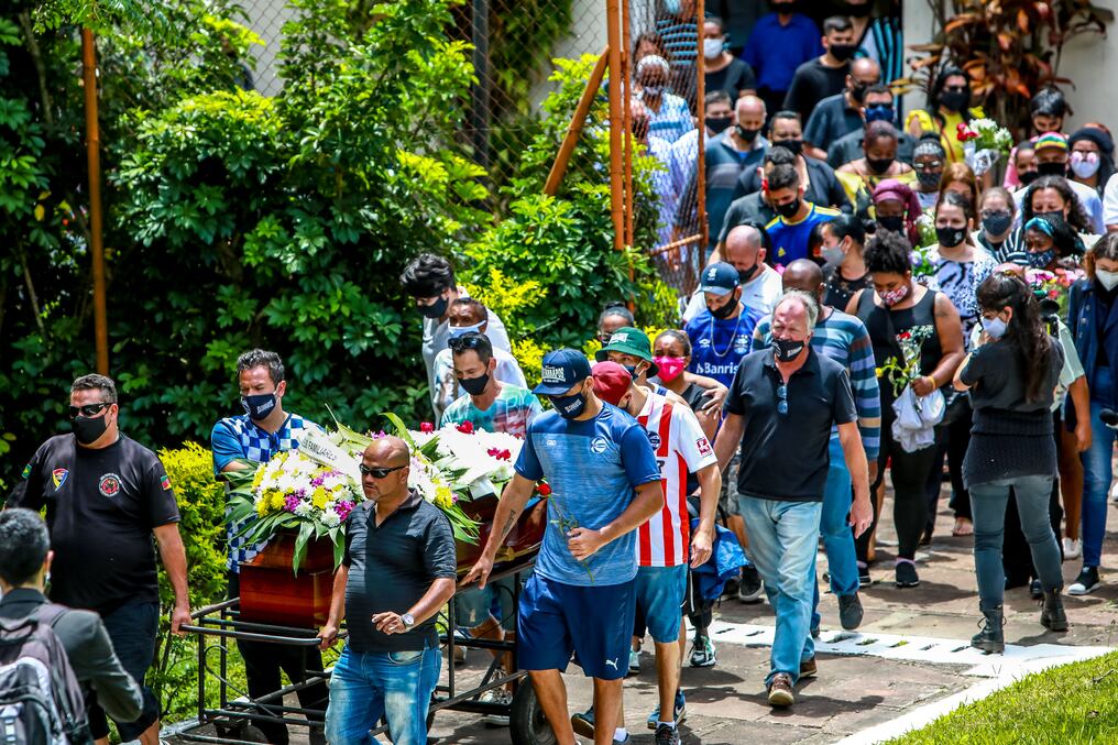 La emoción era palpable el sábado en Porto Alegre, en el sur de Brasil, durante el funeral de João Alberto Silveira Freitas, de 40 años. Foto: AFP.