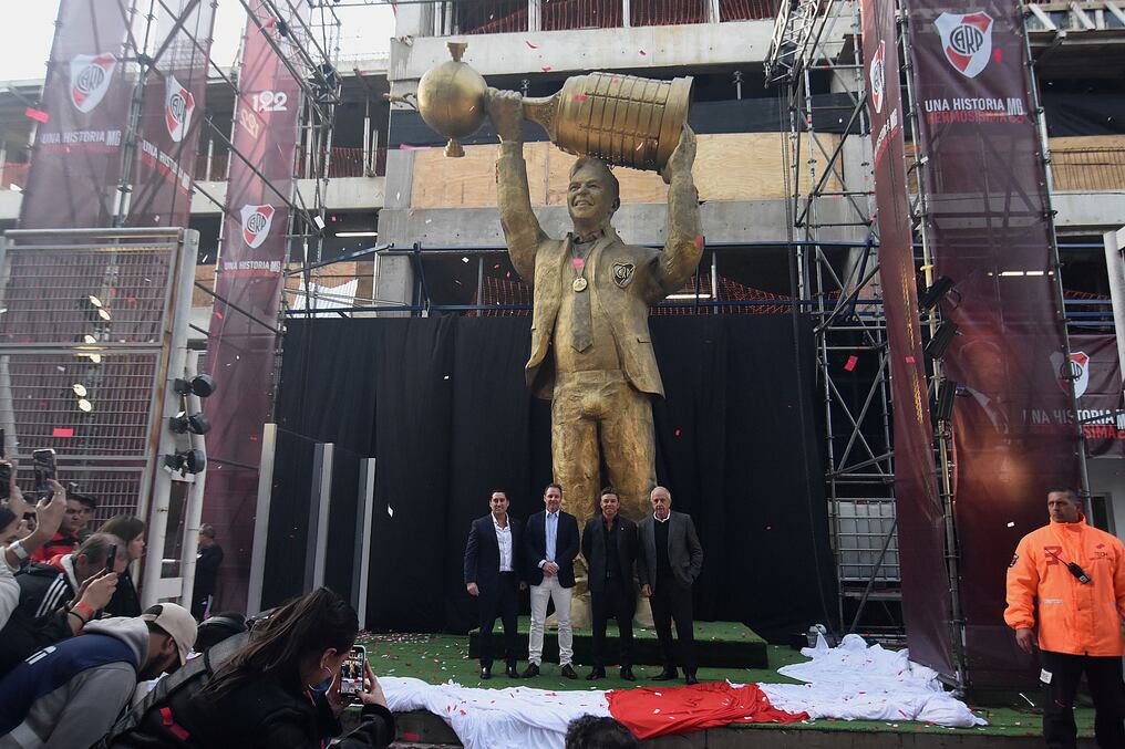 Momento de la inauguración de la estatua de Marcelo Gallardo. Foto: Infobae
