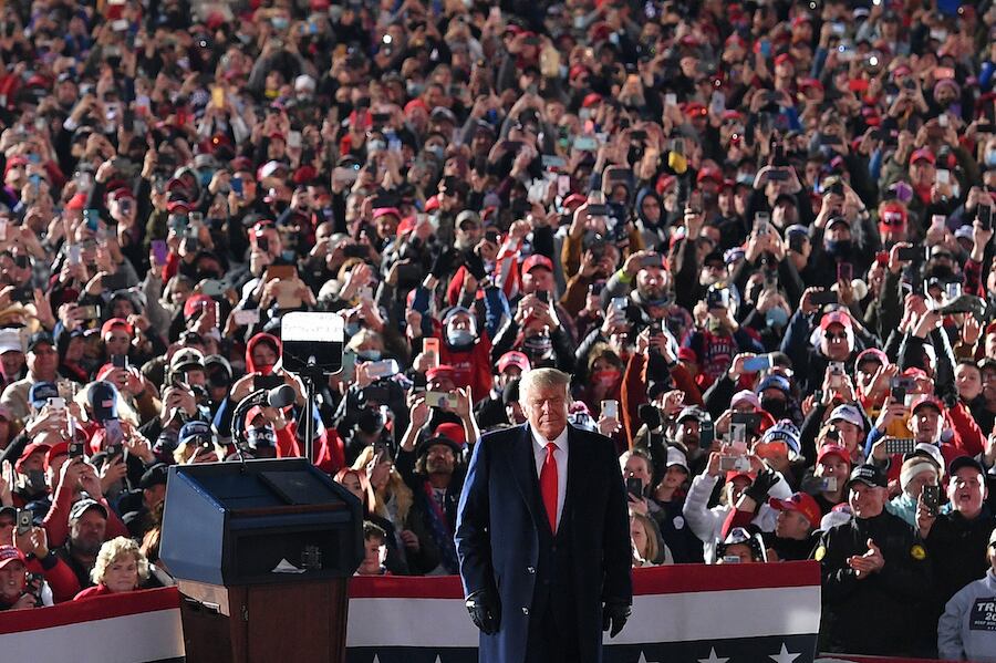 La decisión del magistrado, que criticó la estrategia legal del equipo de Trump, allana el camino para que el estado certifique la victoria de Biden. Foto: AFP.