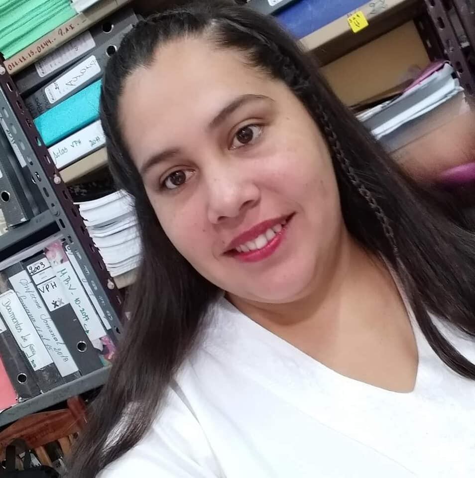La licenciada Sally Fretes era una joven madre de una niña de 4 años que aguardaba gemelos y brindaba servicio en Mariano Roque Alonso. Foto: Gentileza.