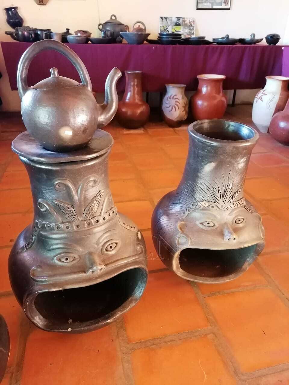 Mujeres alfareras nativas de Itá sorprenden con creaciones de barro, como este kambuchí brasero. Foto: LN.