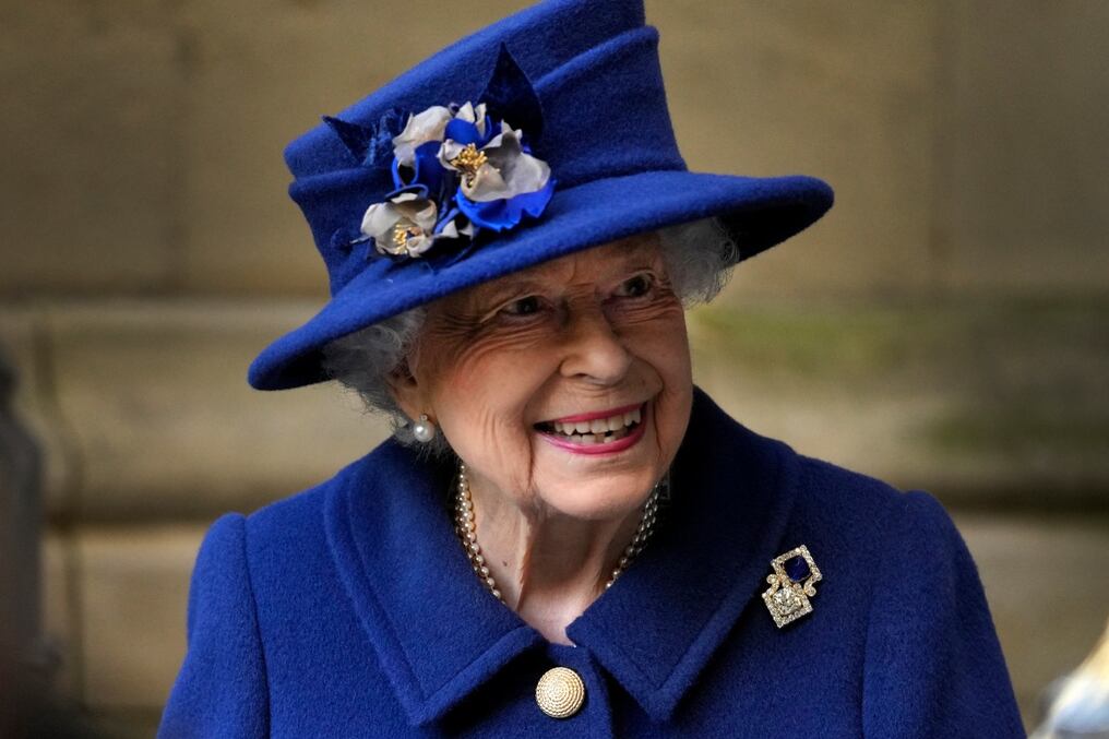 La reina Isabel II pasó la noche del jueves en un hospital de Londres para someterse a unos exámenes médicos, según informó el palacio real. Foto: AFP.