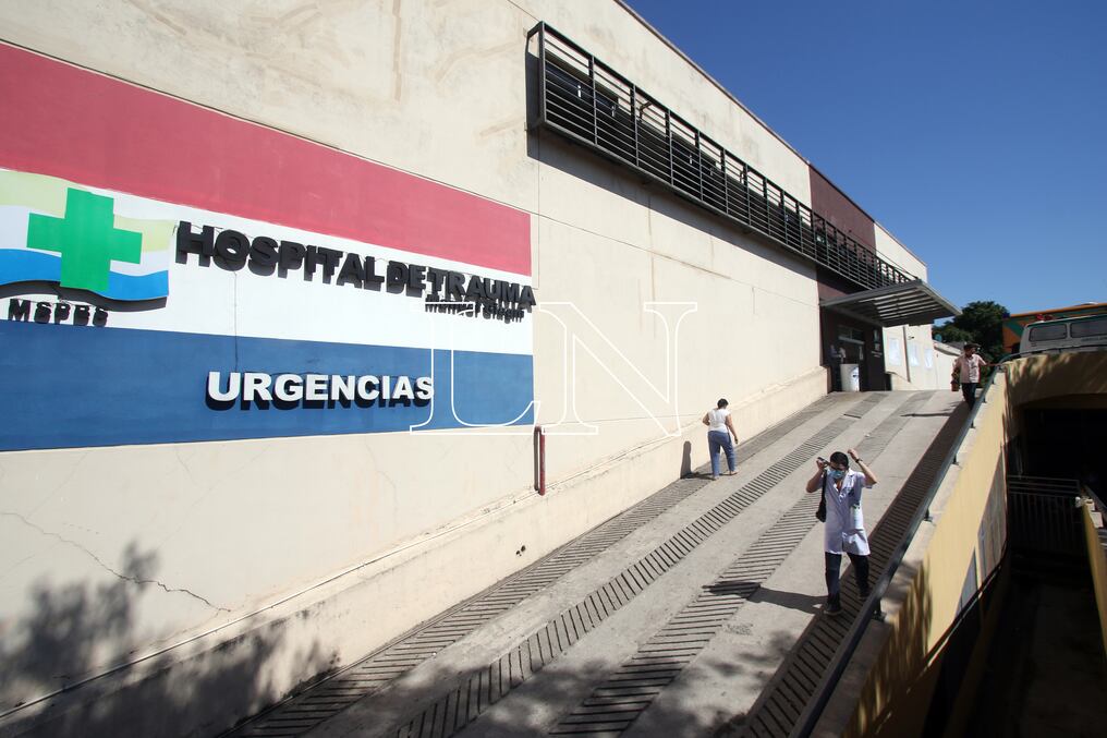 Familiares y médicos estaban pendientes del despertar de la paciente, que permanece intubada en el Hospital de Trauma, pero ya puede responder a estímulos. Foto: Archivo.