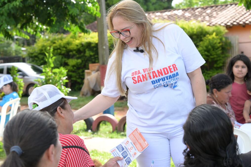 Dra. Viviana Santander en campaña por una banca en la Cámara de Diputados. Foto: Gentileza.