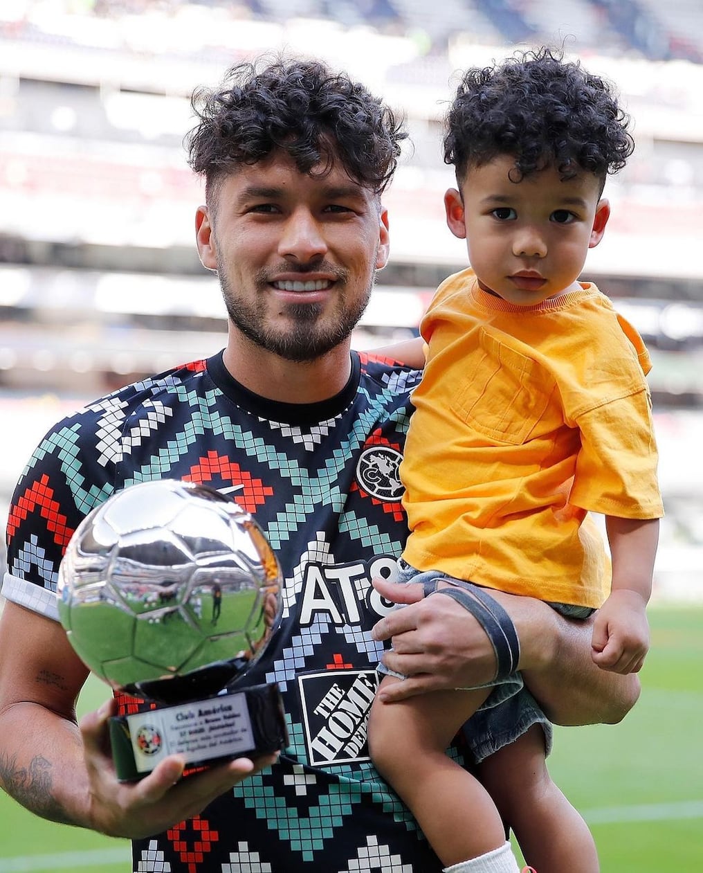 Bruno Valdez junto a su pequeño hijo Giuliano. Foto: Gentileza.