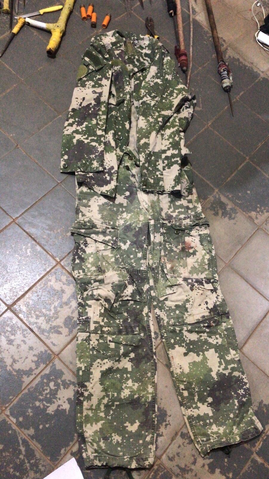 Una importante dotación de policías y guardiacárceles realizó una requisa en la penitenciaría de Misiones, donde fueron incautadas armas y hasta un uniforme militar en el pabellón del PCC. Foto: Gentileza