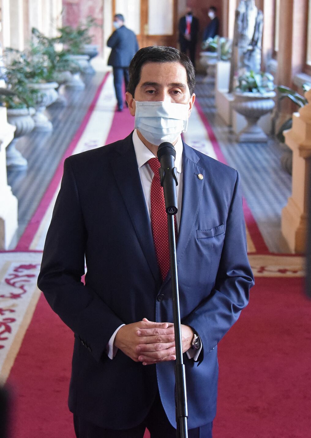 Federico González, ministro del Interior comentó que las organizaciones campesinas piden US$ 30 millones para financiar sus proyectos de agricultura familiar. Foto: AFP.