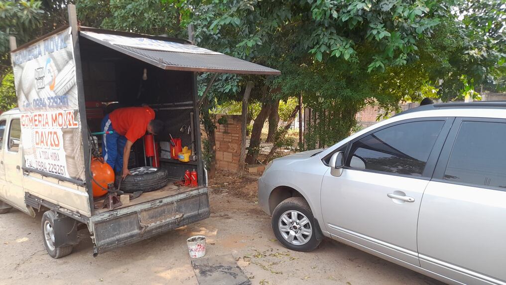 El servicio de gomería móvil está disponible las 24 horas, todos los días. Foto: Gentileza.