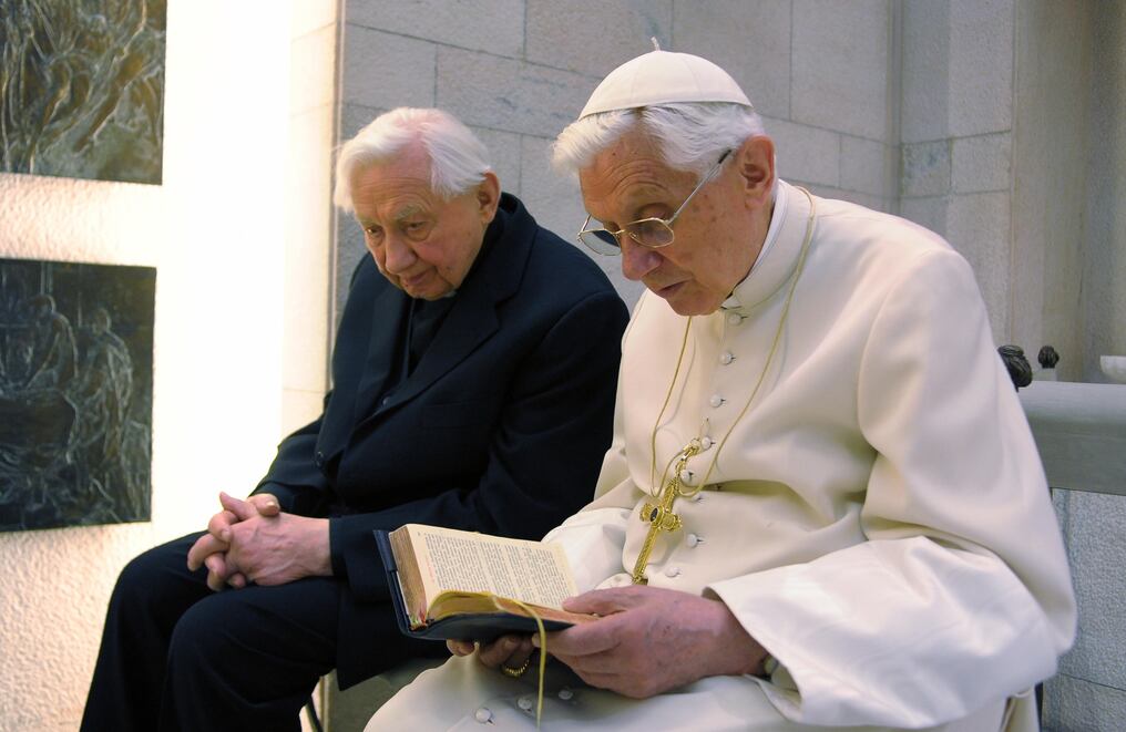El papa emérito, a través de una carta, también rechazó haber encubierto a sacerdotes que cometían estos abusos. Foto: AFP.