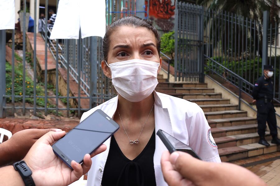 La presidenta del Sindicato Nacional de Médicos, Rossana González, lamentó la escasa cantidad de vacunas disponibles e instó a la gente a seguir con los cuidados. Foto: Archivo.