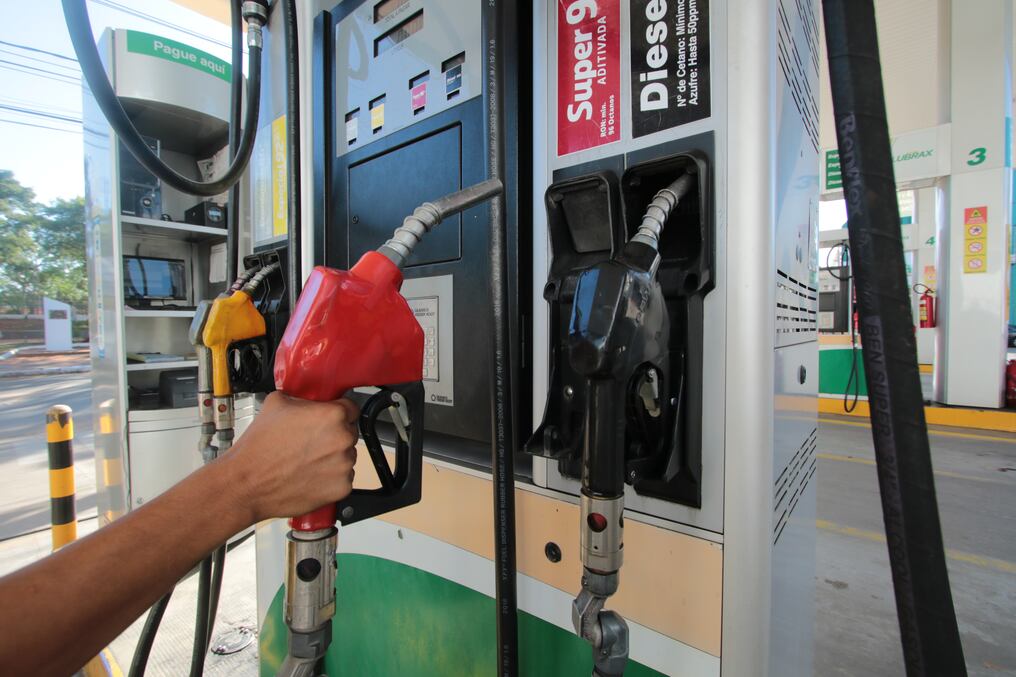 El integrante de la Cámara de Distribuidora Paraguaya de Combustibles (Cadipac), Miguel Bazán, indicó que la suba se daría más temprano que tarde. Foto: Archivo/Eduardo Velázquez.