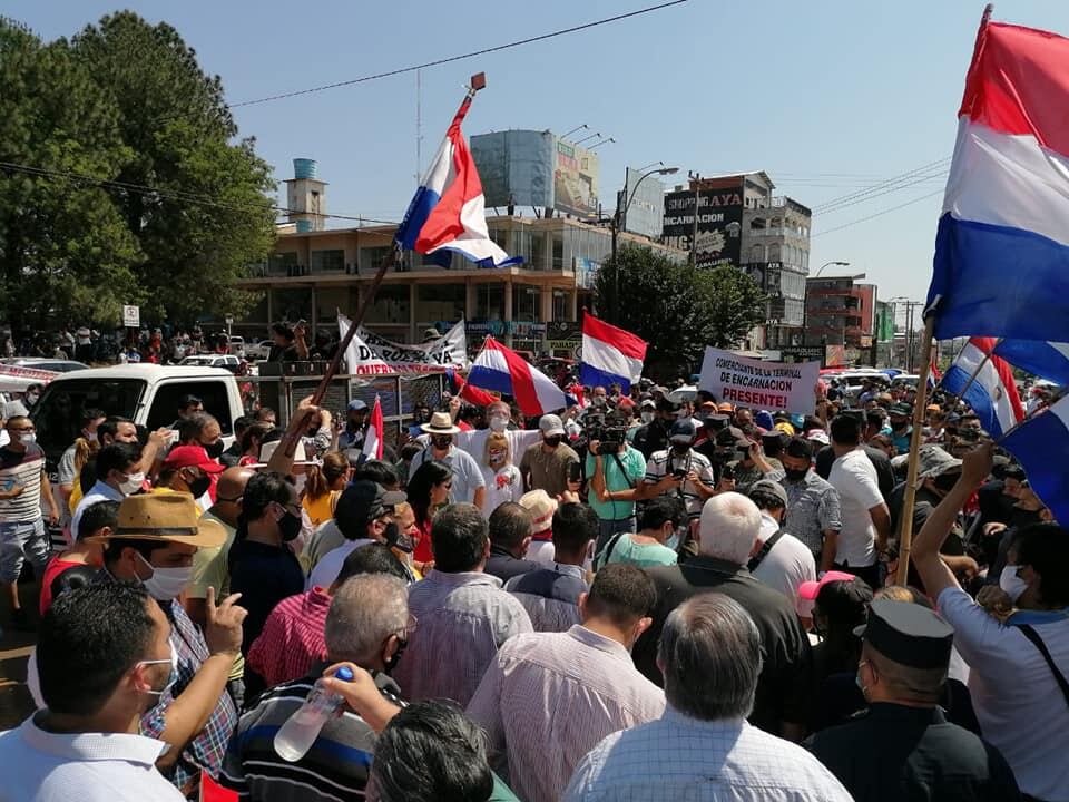 La iniciativa surgió debido a que los comerciantes de Encarnación exigieron una respuesta a las autoridades ante el cierre de la frontera. Foto: Archivo.
