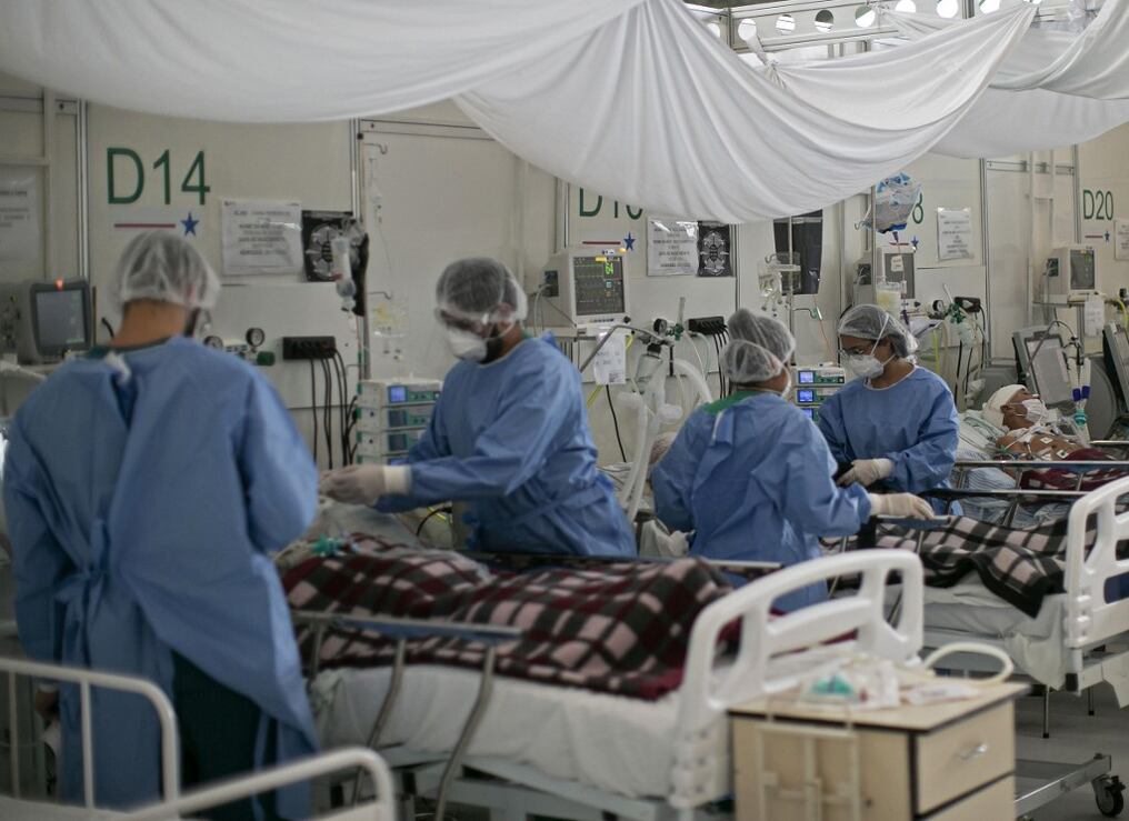 Según autoridades sanitarias, las cifra de fallecidos exhibe tendencia al aumento y el tiempo de duplicación del total de casos confirmados muestra una tendencia de aceleración en contraste a las semanas previas. Foto: AFP.